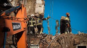 Russian Strikes in Kiev Claim 23 Lives - Ukraine