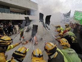 Firefighters Rally in Valladolid Against Mismanagement - Spain