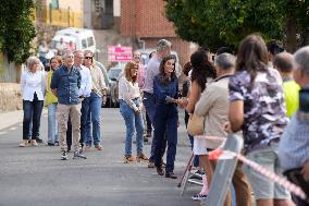 King and Queen Visit Fire-Damaged Caceres Villages