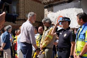 King and Queen Visit Fire-Damaged Caceres Villages