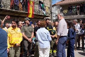 King and Queen Visit Fire-Damaged Caceres Villages