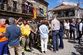 King and Queen Visit Fire-Damaged Caceres Villages