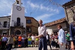 King and Queen Visit Fire-Damaged Caceres Villages