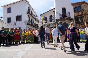 King and Queen Visit Fire-Damaged Caceres Villages