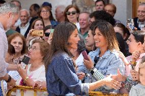 King and Queen Visit Fire-Damaged Caceres Villages