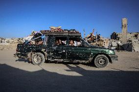 Palestinians Fleeing to South Gaza Strip