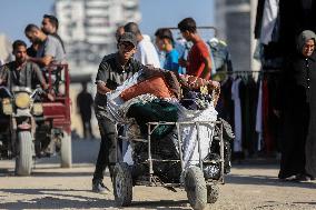 Palestinians Fleeing to South Gaza Strip