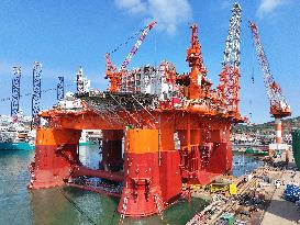 Floating Natural Gas Production Unit Scarabeo 5 Delivery
?