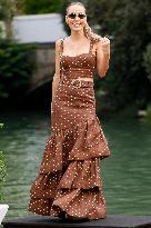 VENICE - Arrival Annemarie Carpendale MP