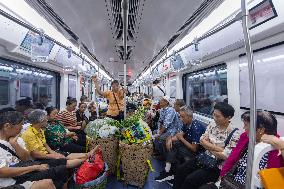Vegetable Farmers Take Metro to Sell Vegetables in Chongqing