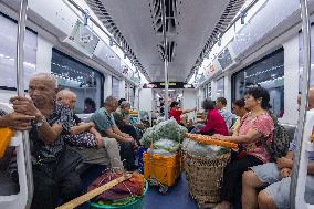 Vegetable Farmers Take Metro to Sell Vegetables in Chongqing