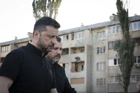 Zelenskyy Paid Tribute to the Victims of the Russian Strike in Kyiv - Ukraine