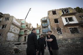 Zelenskyy Paid Tribute to the Victims of the Russian Strike in Kyiv - Ukraine