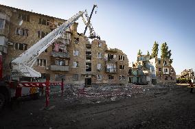 Zelenskyy Paid Tribute to the Victims of the Russian Strike in Kyiv - Ukraine