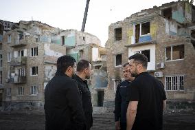 Zelenskyy Paid Tribute to the Victims of the Russian Strike in Kyiv - Ukraine