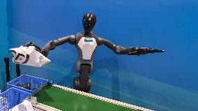Robots Welcome World Media At The SCO - Tianjin