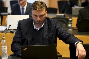 Eagle S:n kapteenia ja perämiehiä syytetään joulupäivän kaapelirikoista Suomenlahdella - vastaajien kuuleminen