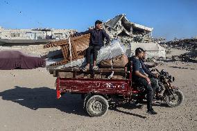 Palestinians Fleeing from The North of The Gaza Strip