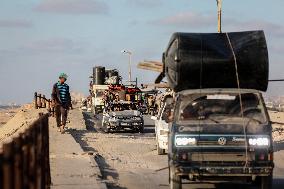 Palestinians Fleeing from The North of The Gaza Strip