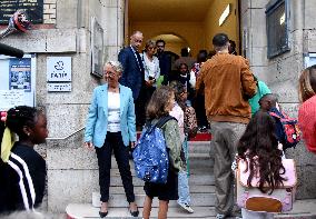 Elisabeth Borne Visit Elementary School - Paris