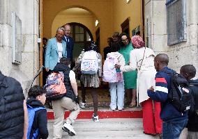 Elisabeth Borne Visit Elementary School - Paris