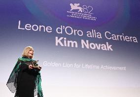 Venice - Kim Novak Receives Kim Novak Golden Lion for Lifetime Achievement