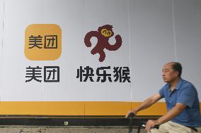 First Discount Supermarket Under Meituan in China