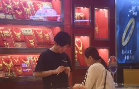 International Gold Price Hits Historic High