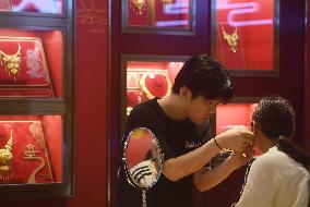 International Gold Price Hits Historic High