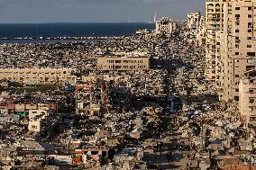 Displaced Palestinians On Al-Rasheed Street - Gaza City