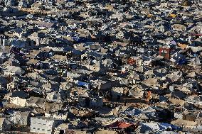 Displaced Palestinians On Al-Rasheed Street - Gaza City