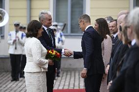 Liettuan presidentti Gitanas Naus da on vierailulla Suomessa, mediatilaisuus