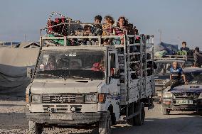 Gaza Civilians Flee Amid Israeli Offensive - Palestine