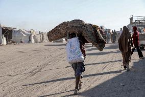 Gaza Civilians Flee Amid Israeli Offensive - Palestine