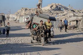Gaza Civilians Flee Amid Israeli Offensive - Palestine