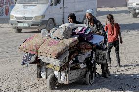 Gaza Civilians Flee Amid Israeli Offensive - Palestine