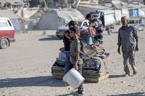 Gaza Civilians Flee Amid Israeli Offensive - Palestine
