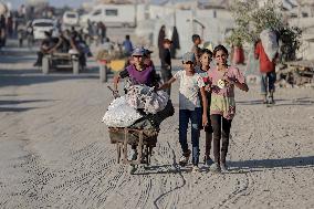 Gaza Civilians Flee Amid Israeli Offensive - Palestine