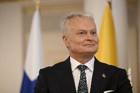 Liettuan presidentti Gitanas Naus da on vierailulla Suomessa, mediatilaisuus