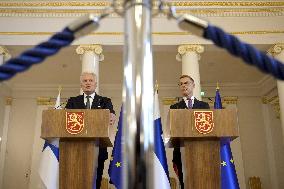 Liettuan presidentti Gitanas Naus da on vierailulla Suomessa, mediatilaisuus