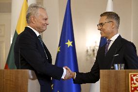 Liettuan presidentti Gitanas Naus da on vierailulla Suomessa, mediatilaisuus