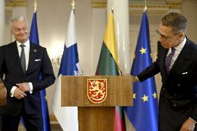 Liettuan presidentti Gitanas Naus da on vierailulla Suomessa, mediatilaisuus