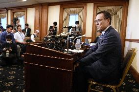 Niinami to step back from duty as business body chief