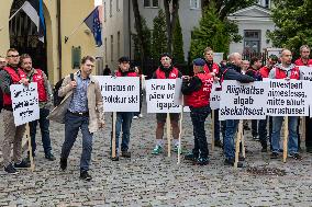 Teachers and emergency services unions protest