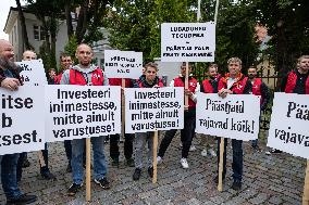 Teachers and emergency services unions protest