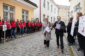 Teachers and emergency services unions protest