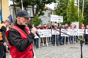 Teachers and emergency services unions protest