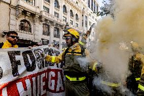 Forestry Brigades Protest Outside Finance Ministry, Demand Labor Agreement Talks