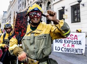 Forestry Brigades Protest Outside Finance Ministry, Demand Labor Agreement Talks