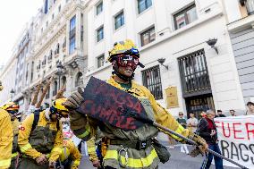 Forestry Brigades Protest Outside Finance Ministry, Demand Labor Agreement Talks